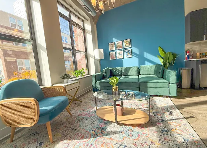 Mccormick Place Beautiful 2Br Apartment With Optional Parking Sleeps Up To 8 Near Soldier Field, Grant Park And Lakefront Trail
